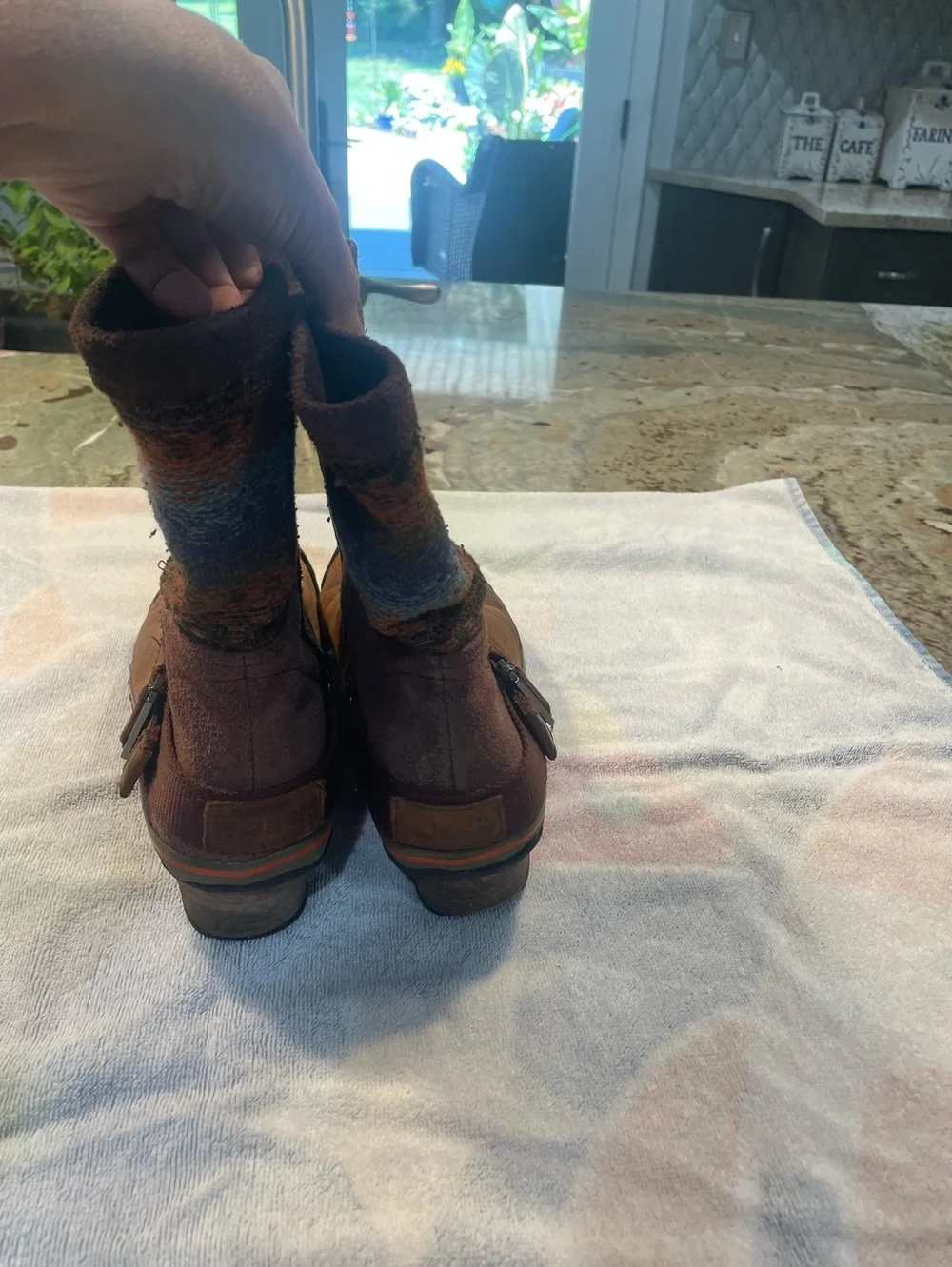 Sorel Slimshortie Madder Boots - Size 8.5